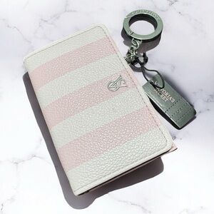 VICTORIA'S SECRET
Foldover Card Case